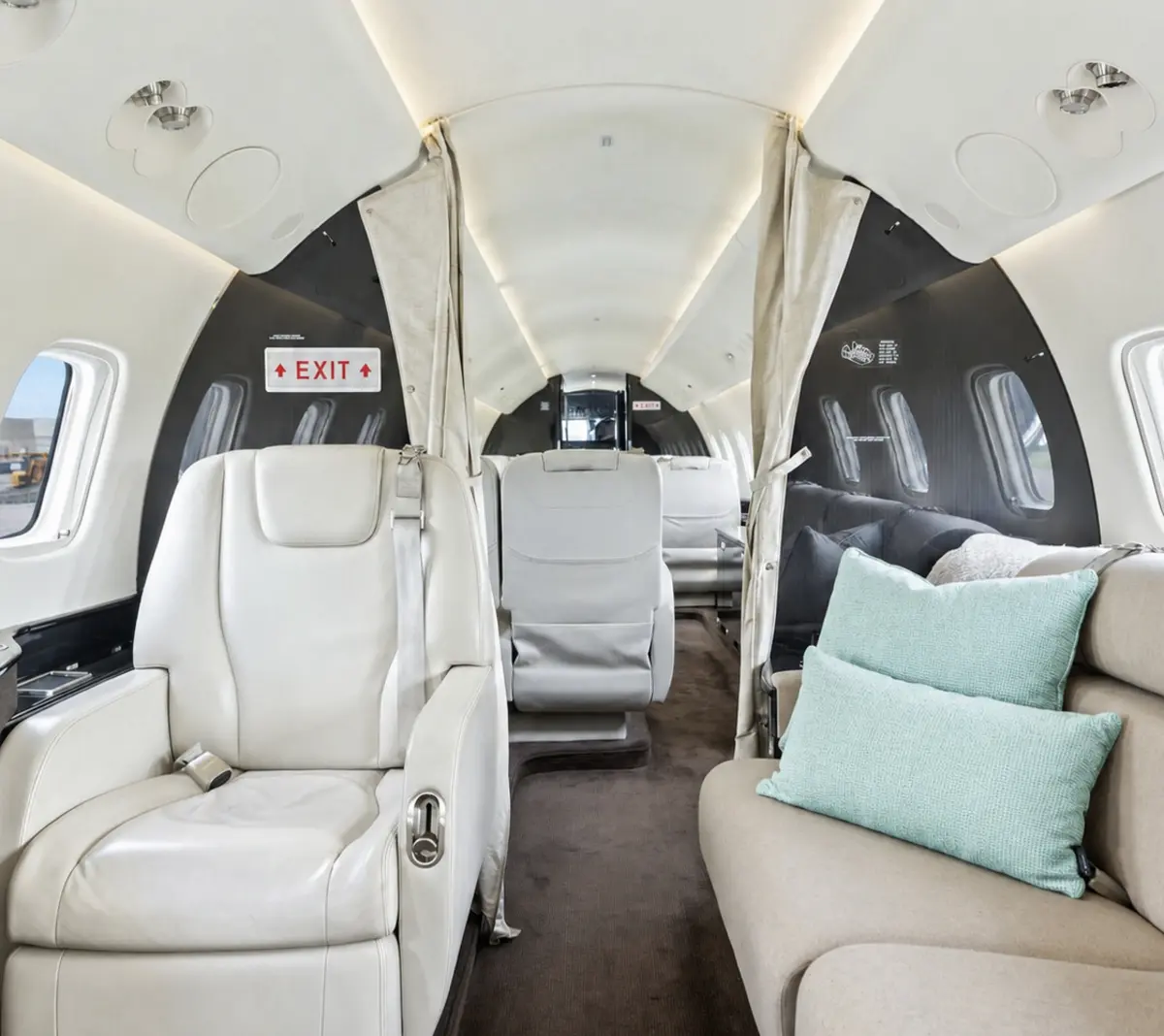 Private aft lounge and divan in the AriyaX Legacy 650 cabin